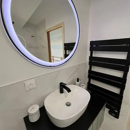 Luxury 1 Bed House With Shared Pool 펜션 Saint-Savinien