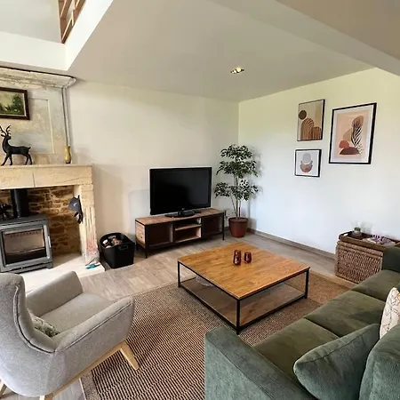 Luxury 1 Bed House With Shared Pool 펜션 Saint-Savinien