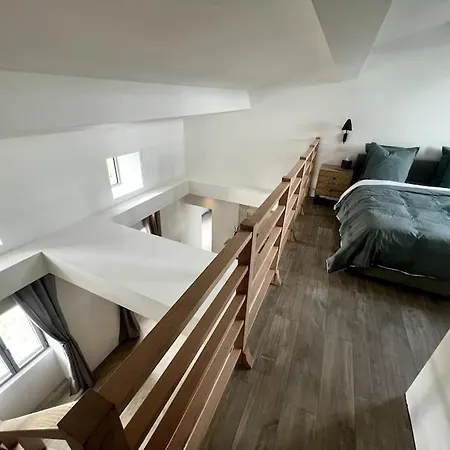 Luxury 1 Bed House With Shared Pool *