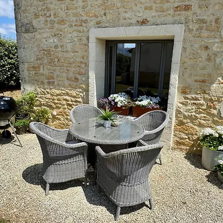 Luxury 1 Bed House With Shared Pool